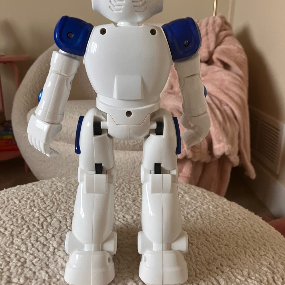 RC Interactive Robot - Picture 3 of 5